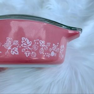 Vintage Pyrex Casserole Dish 💕